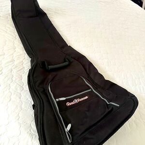 Soft guitar case.  Like new.